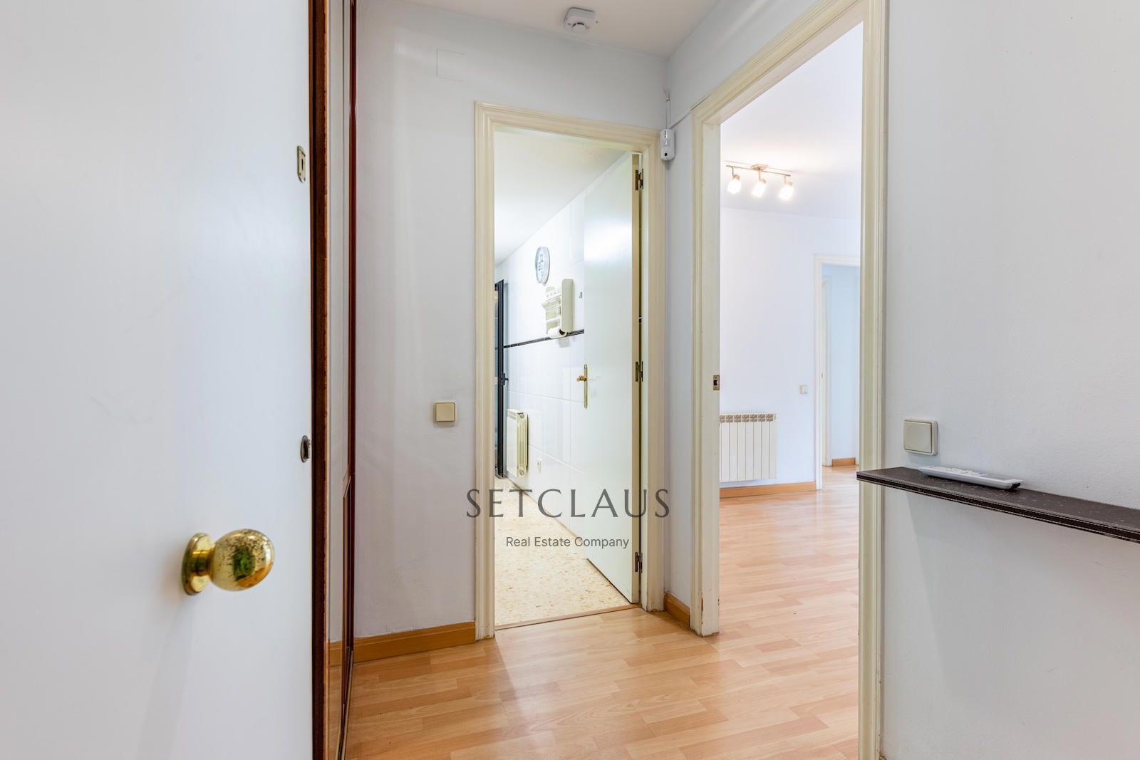 Comprar EL MASNOU.  Piso con balcón y ascensor en zona tranquila. foto 11