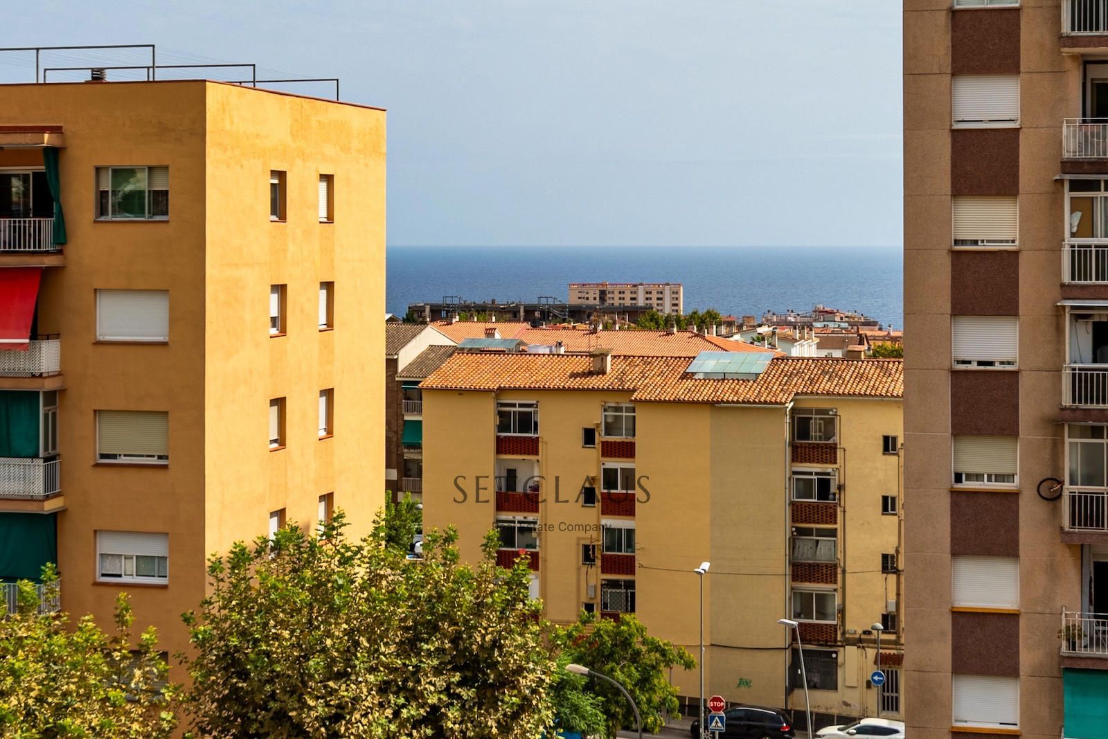 Comprar EL MASNOU.  Piso con balcón y ascensor en zona tranquila. foto 29