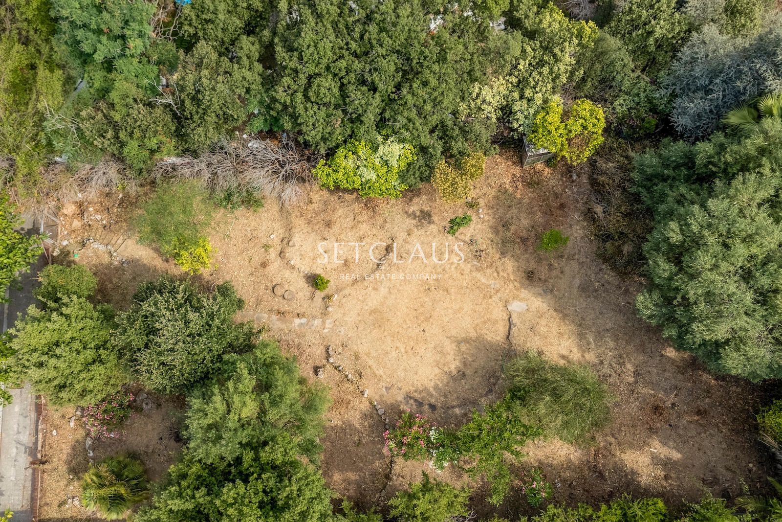 Comprar Parcela edificable y soleada en El Masnou foto 3
