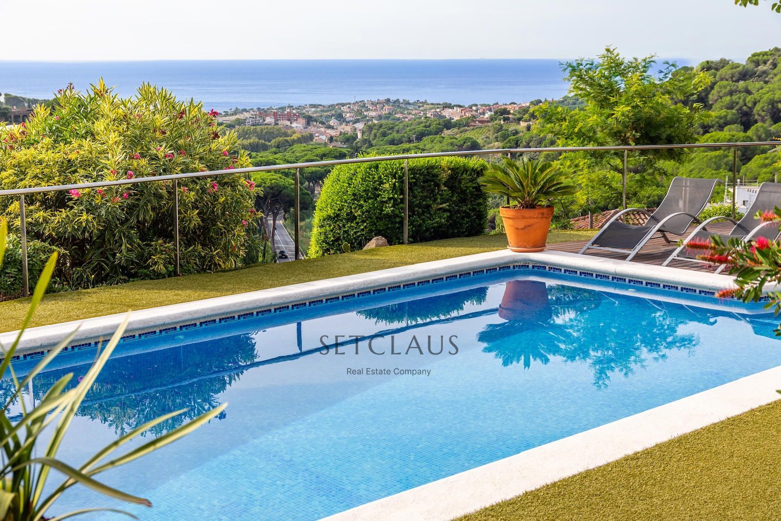 Comprar Chalet independiente con vistas panorámicas al mar y privacidad. foto 2