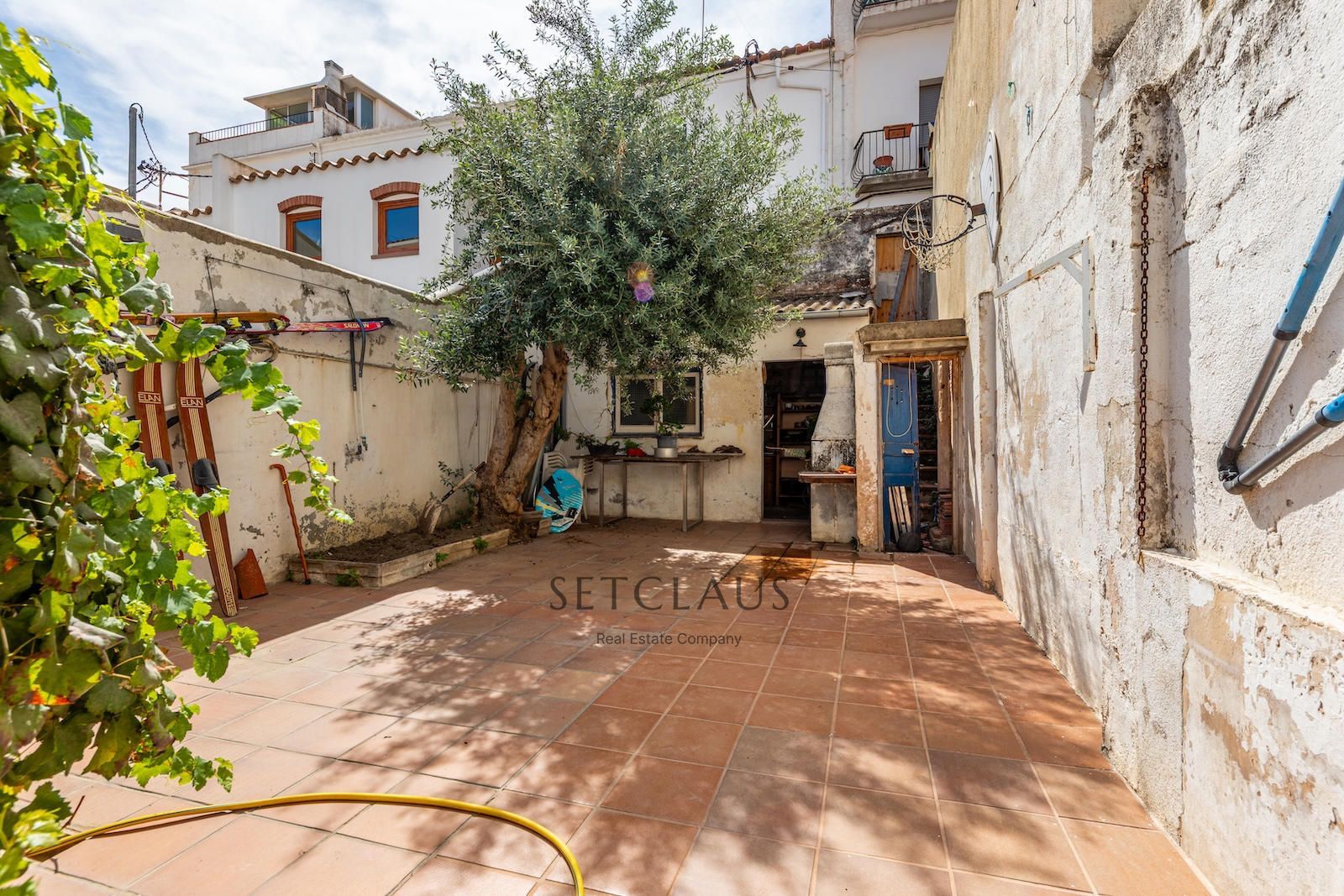 Inmueble Casa de pueblo en Canet de Mar centro con fachada catalogada y jardín privado foto 2