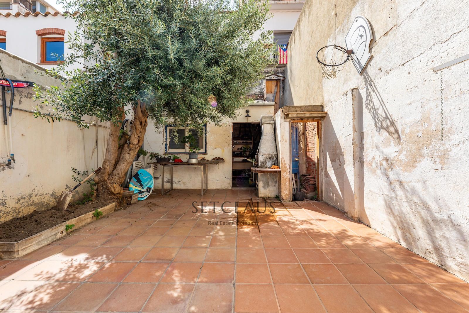 Inmueble Casa de pueblo en Canet de Mar centro con fachada catalogada y jardín privado foto 4