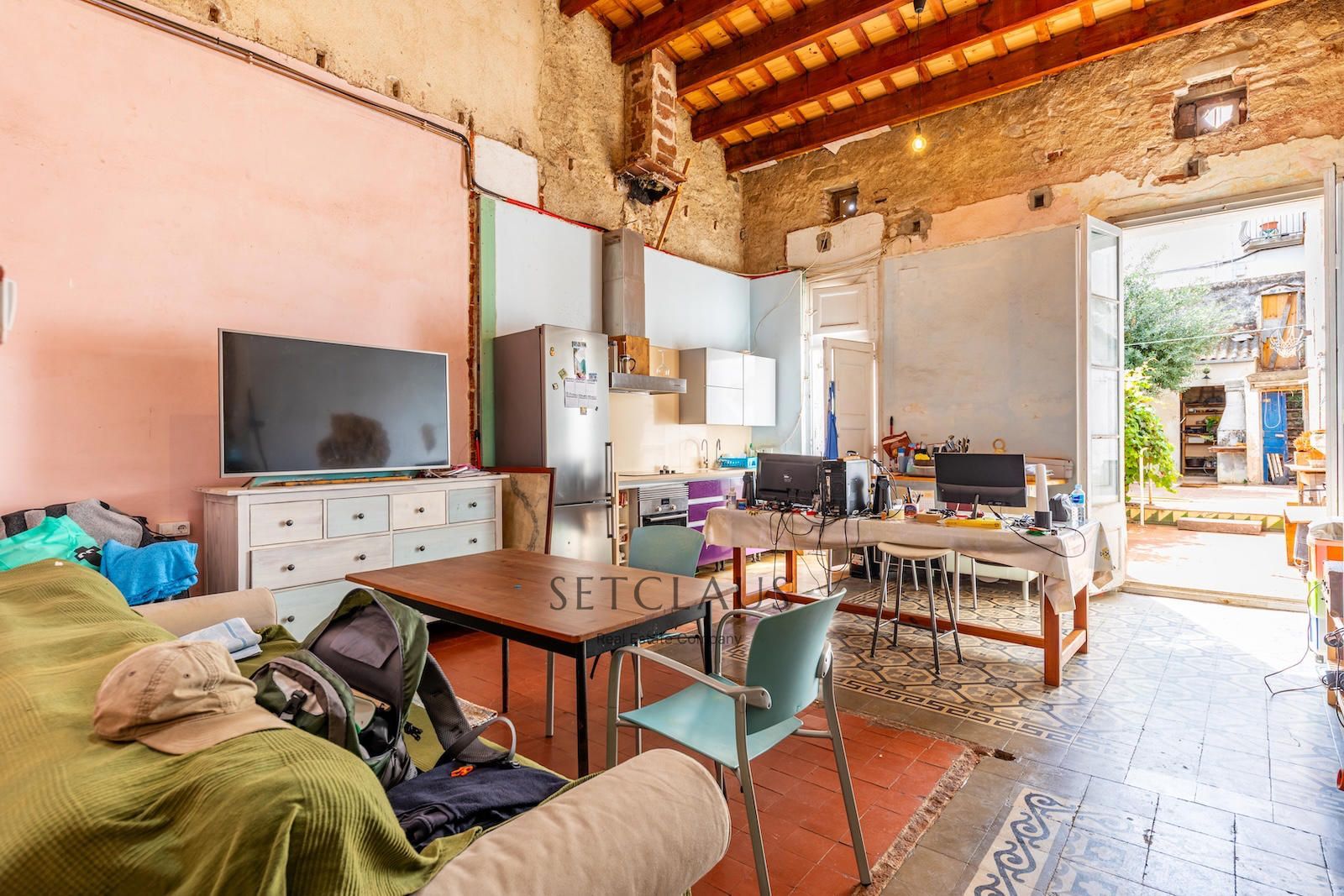 Inmueble Casa de pueblo en Canet de Mar centro con fachada catalogada y jardín privado foto 8