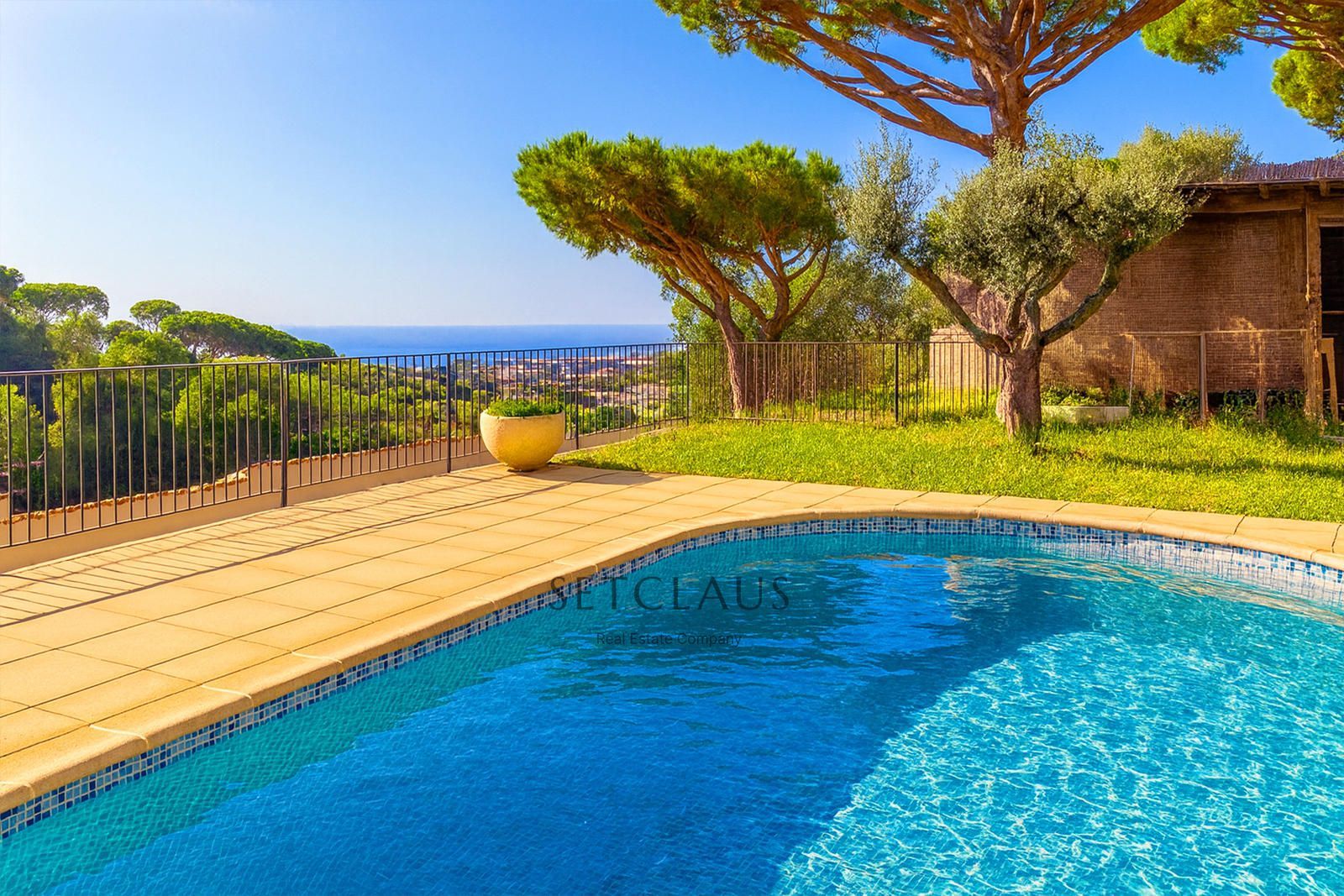 Xalet independent a Cabrils amb vista panoràmiques i piscina.. 4 habitaciones, 3 baños, 239 m² en venta.