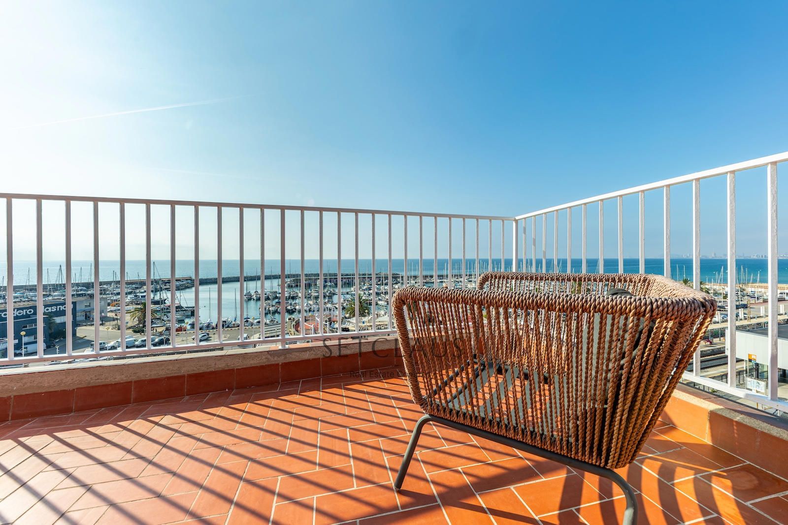 EL MASNOU. Ático Dúplex zona Puerto, con terrazas envolventes y vistas panorámicas 360º. 1 habitaciones, 1 baños, 80 m² vendidos.