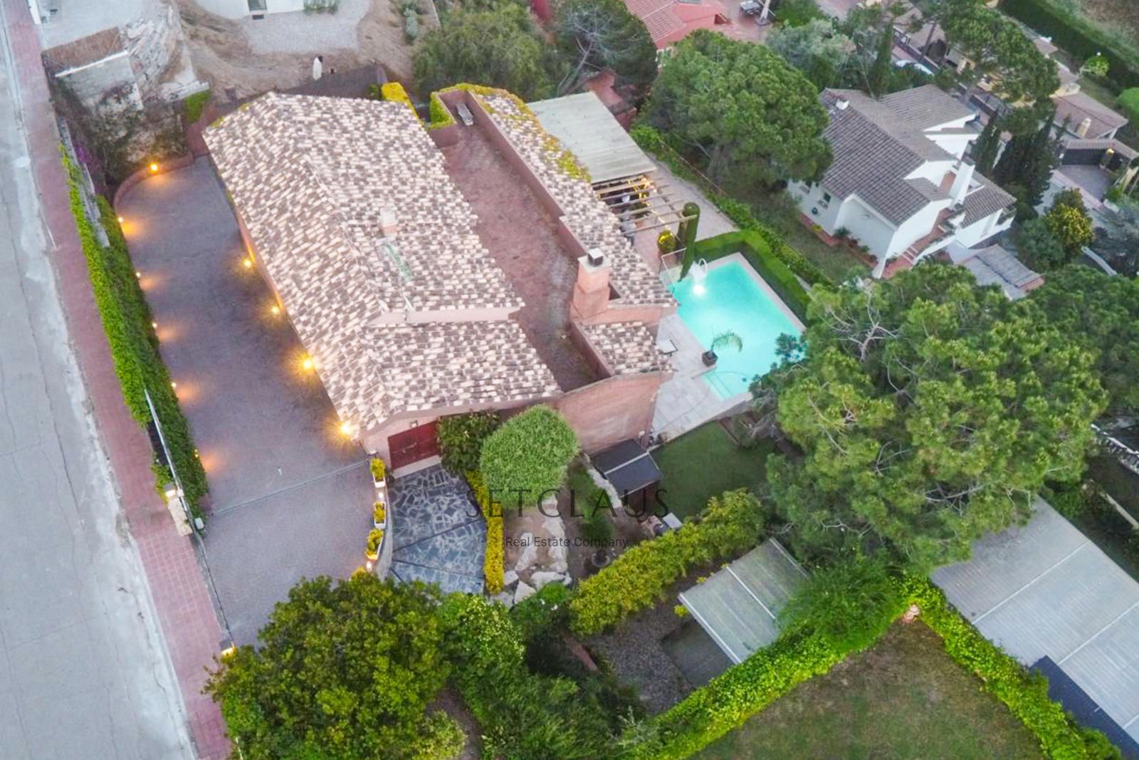 Inmueble Chalet independiente en Cabrils con piscina y vistas panorámicas. foto 4