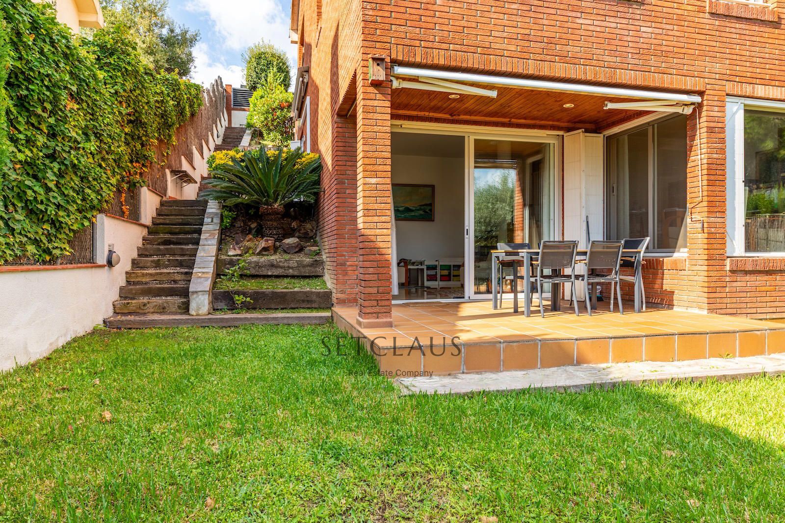 Comprar Chalet pareado con vistas al mar foto 16