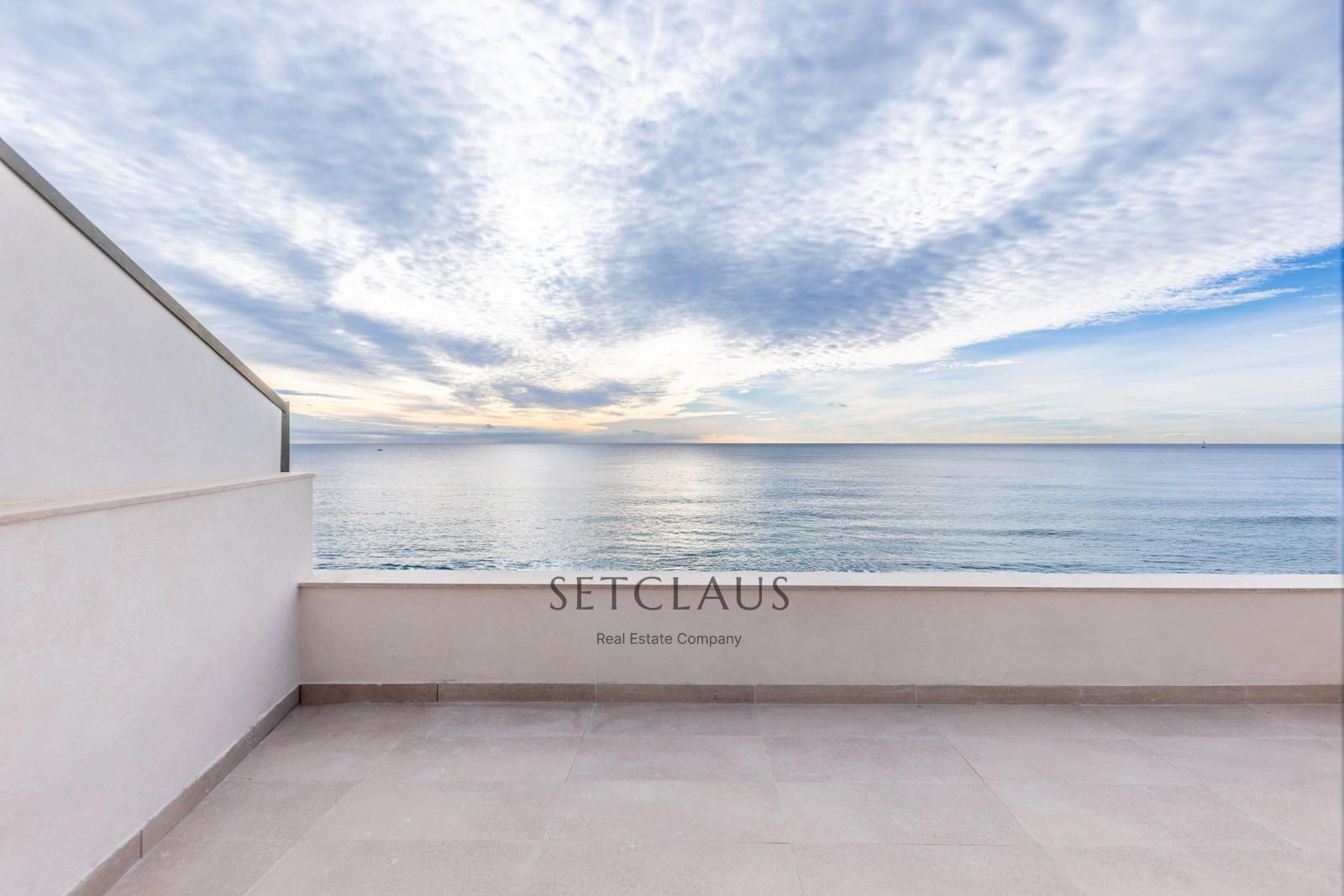 Comprar MONTGAT. Adosado a estrenar en primera linea de mar foto 2