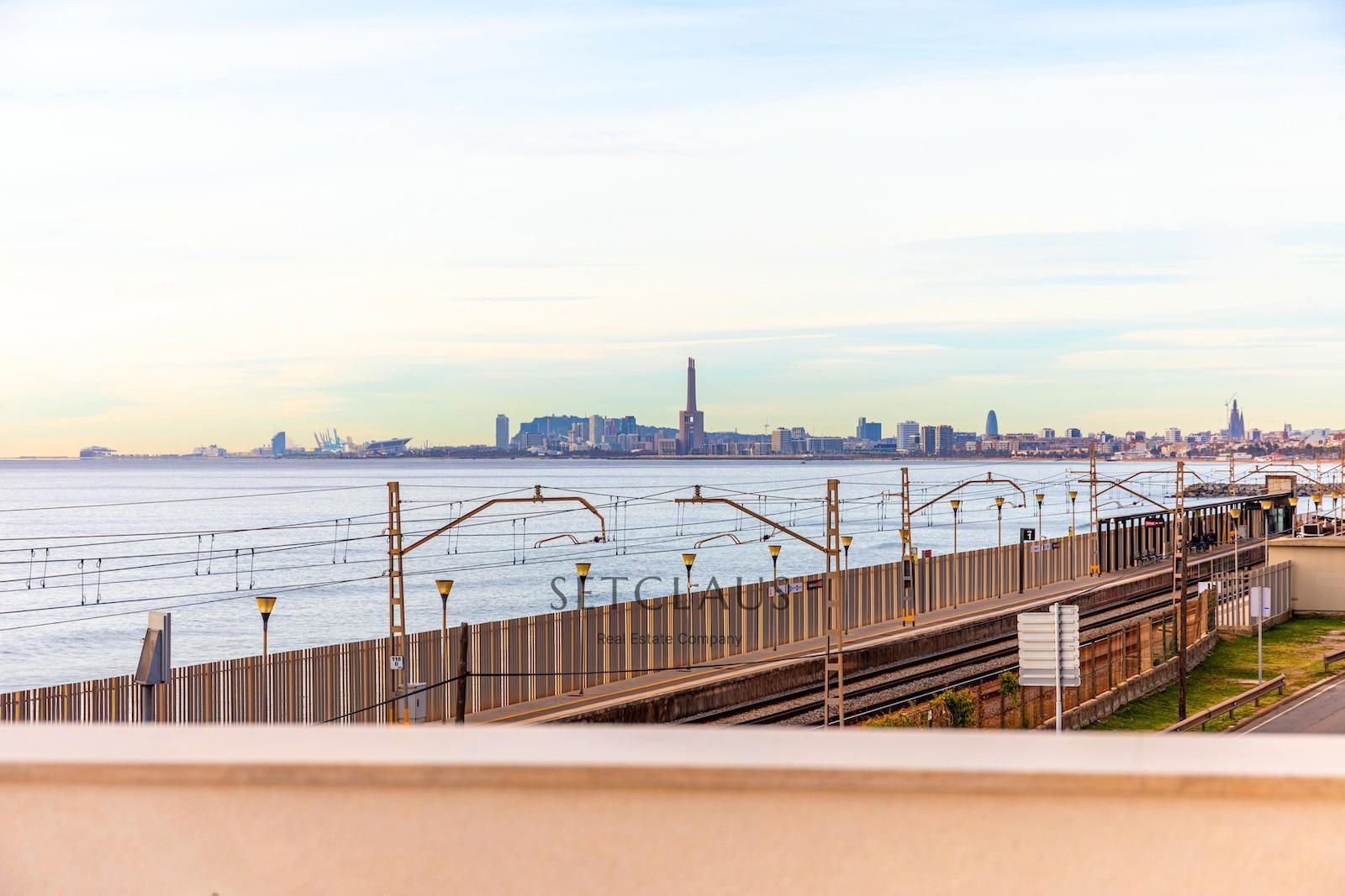 Comprar MONTGAT. Adosado a estrenar en primera linea de mar foto 1