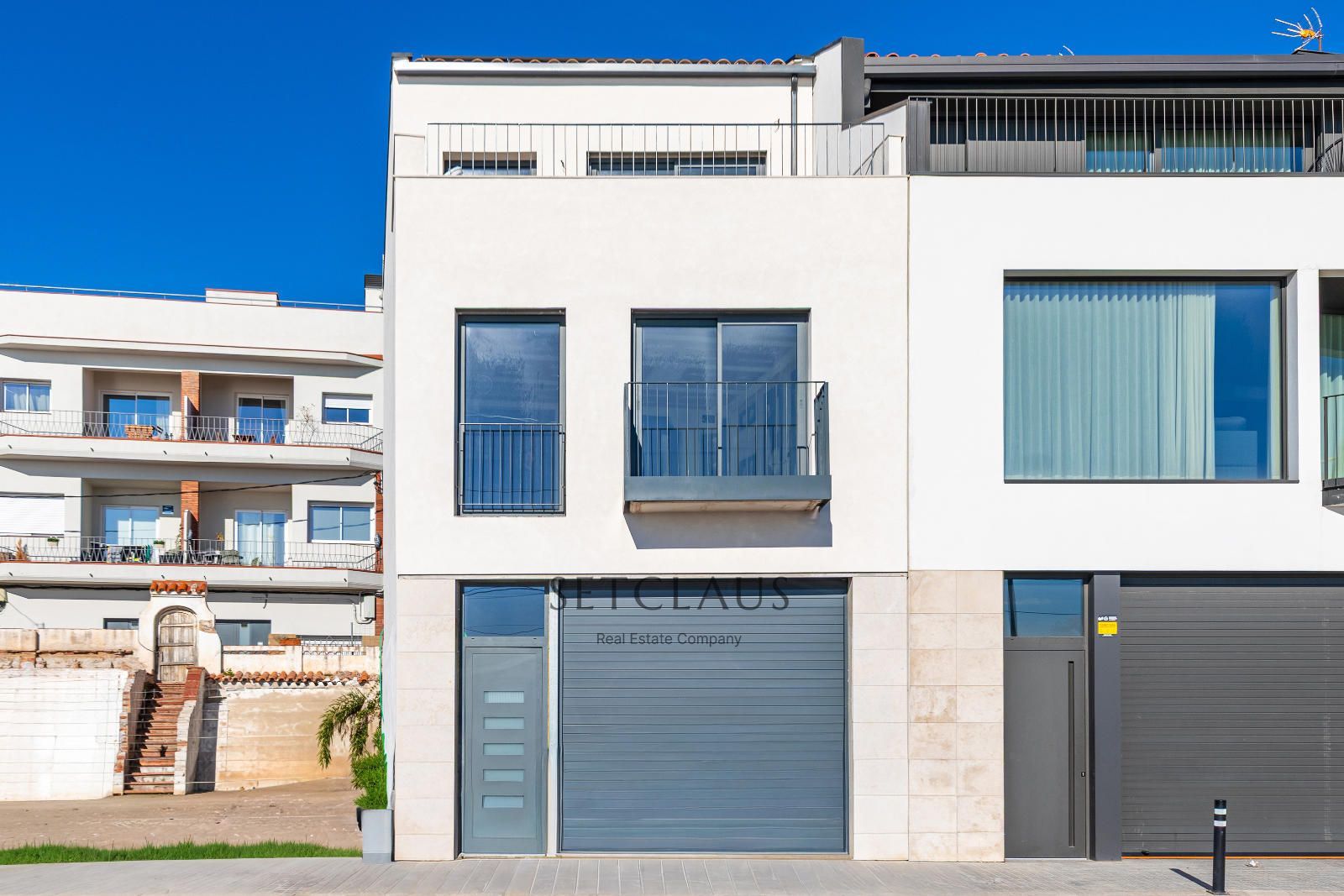 Comprar MONTGAT. Adossat a estrenar a primera linea de mar foto 1