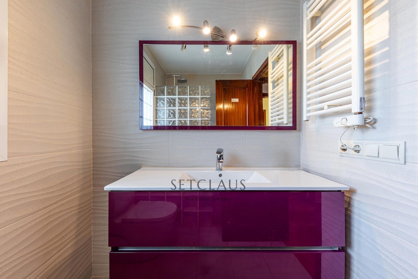 Comprar Chalet pareado en Premià de Dalt con piscina, bodega y sauna privada foto 23