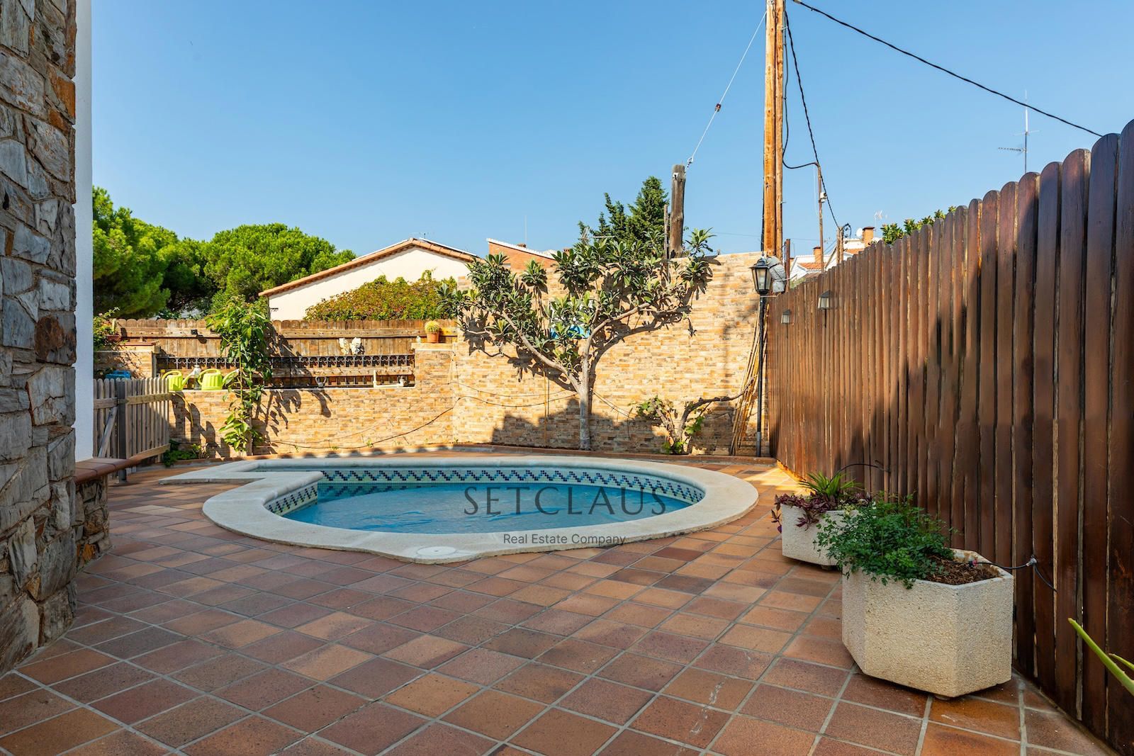 Comprar Chalet pareado en Premià de Dalt con piscina, bodega y sauna privada foto 2