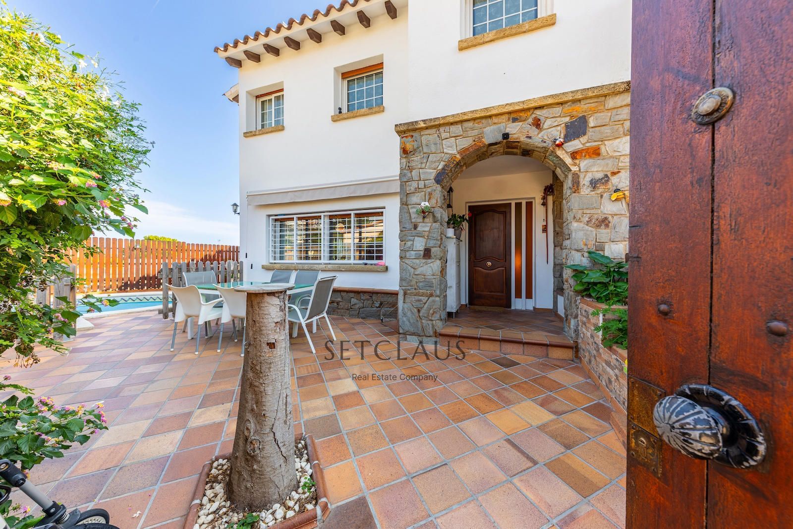 Comprar Chalet pareado en Premià de Dalt con piscina, bodega y sauna privada foto 9