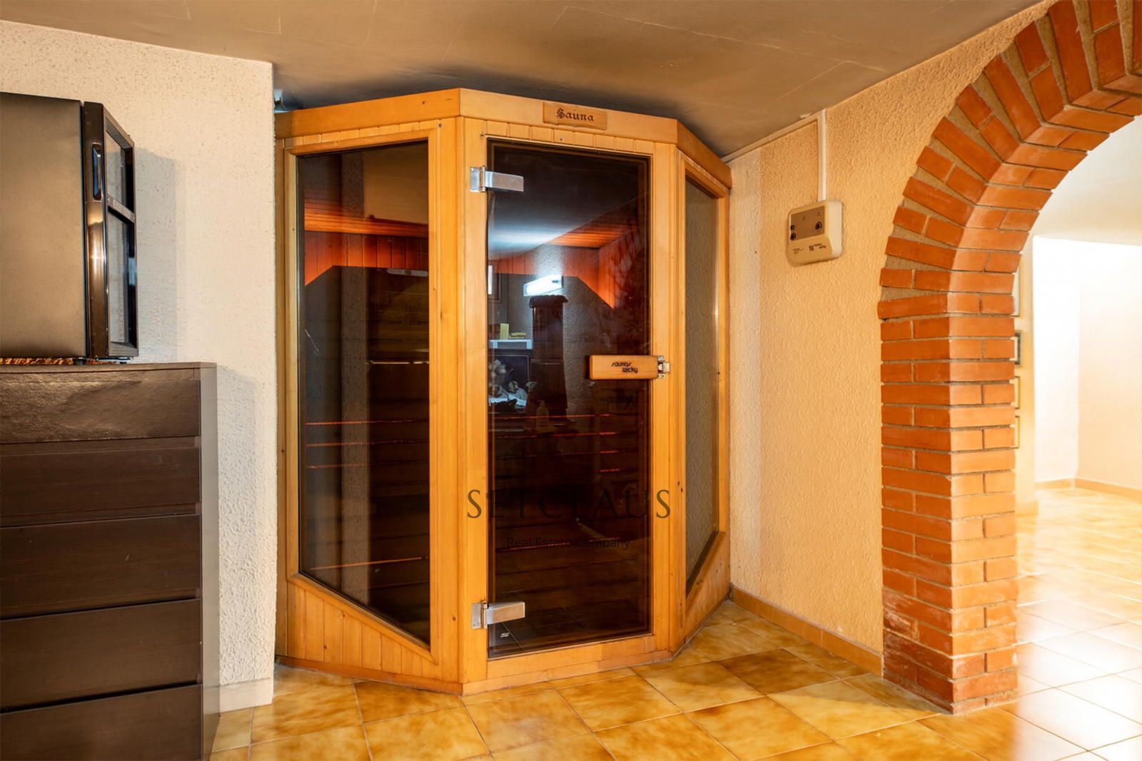 Comprar Chalet pareado en Premià de Dalt con piscina, bodega y sauna privada foto 45