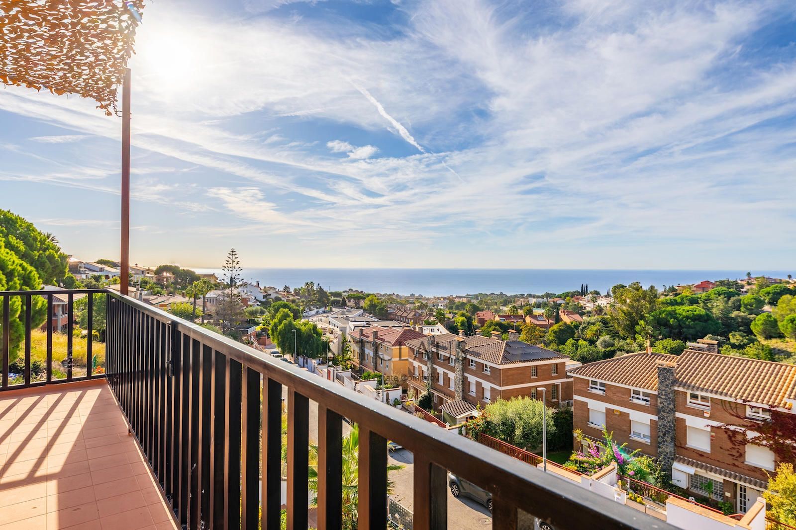 Comprar Chalet pareado en Teià con vistas panorámicas al mar, piscina y apartamento independiente. foto 5