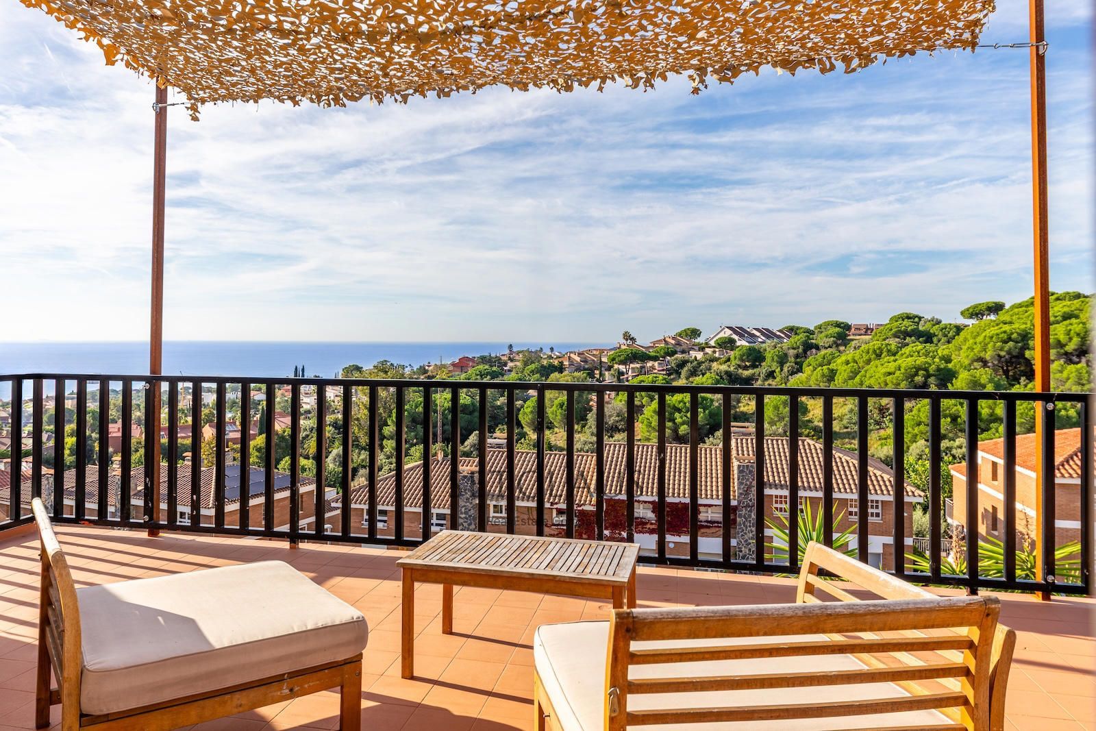 Comprar Chalet pareado en Teià con vistas panorámicas al mar, piscina y apartamento independiente. foto 22