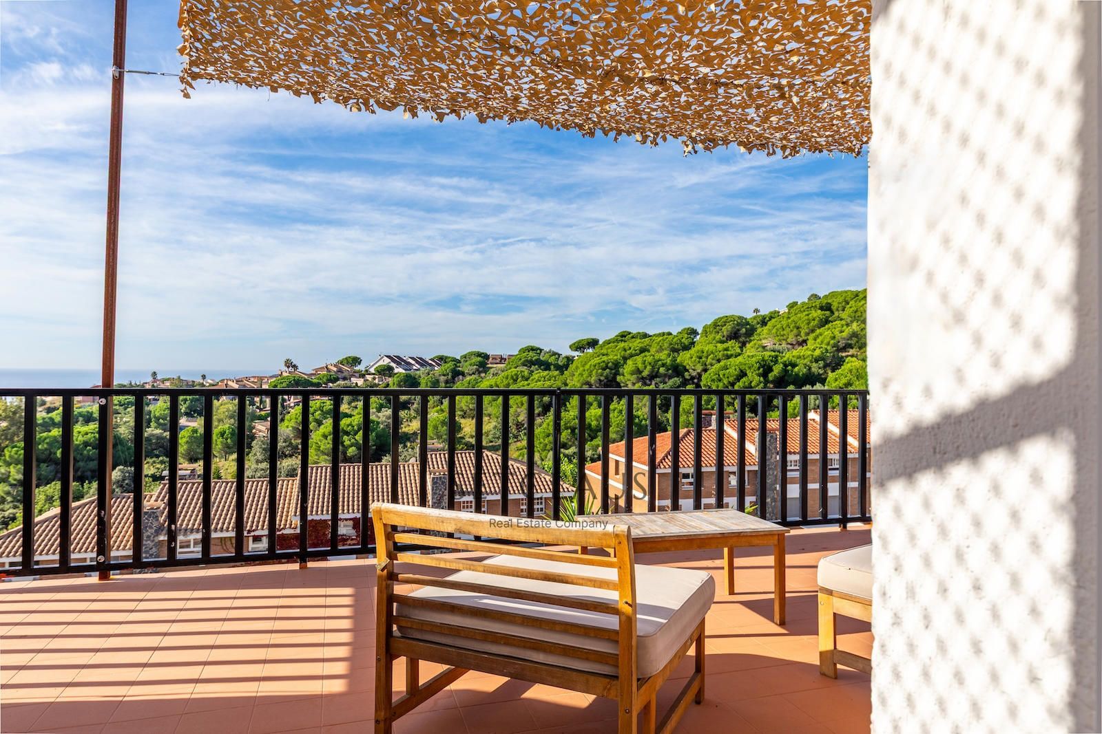 Comprar Chalet pareado en Teià con vistas panorámicas al mar, piscina y apartamento independiente. foto 23