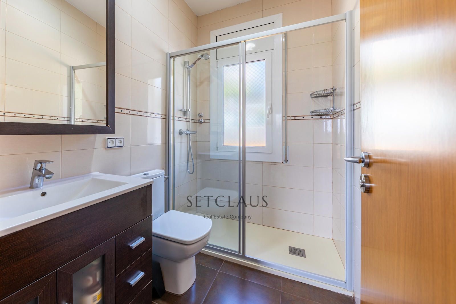 Comprar Chalet pareado en Teià con vistas panorámicas al mar, piscina y apartamento independiente. foto 40