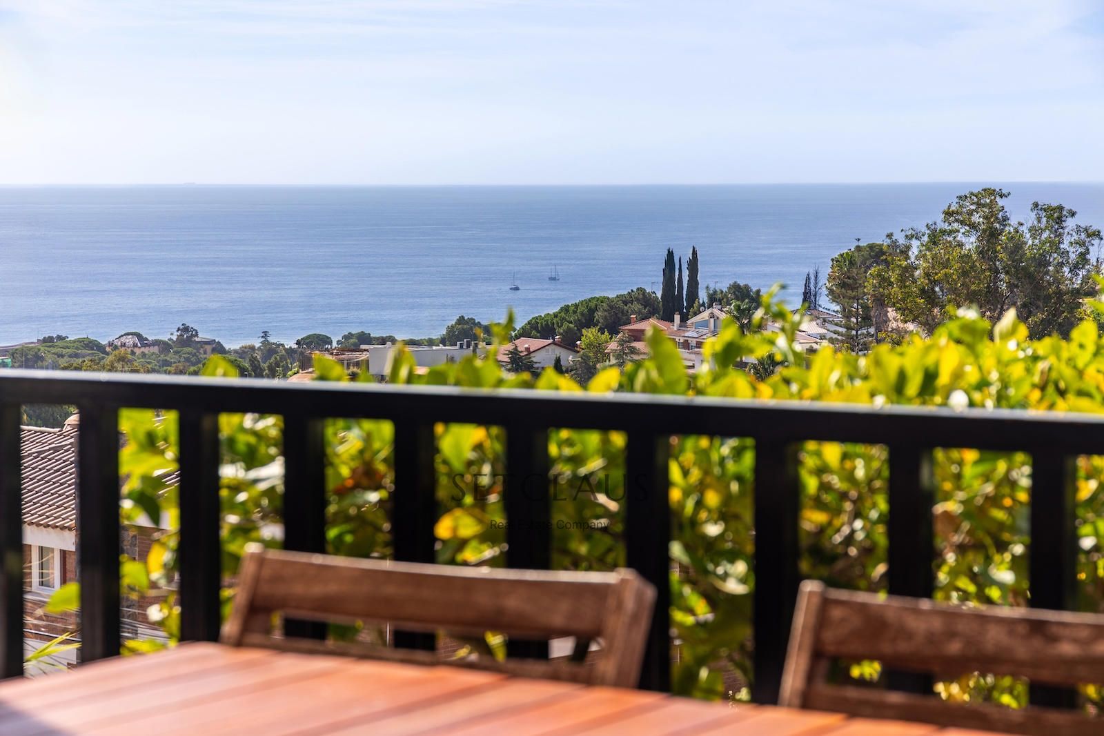 Comprar Chalet pareado en Teià con vistas panorámicas al mar, piscina y apartamento independiente. foto 3