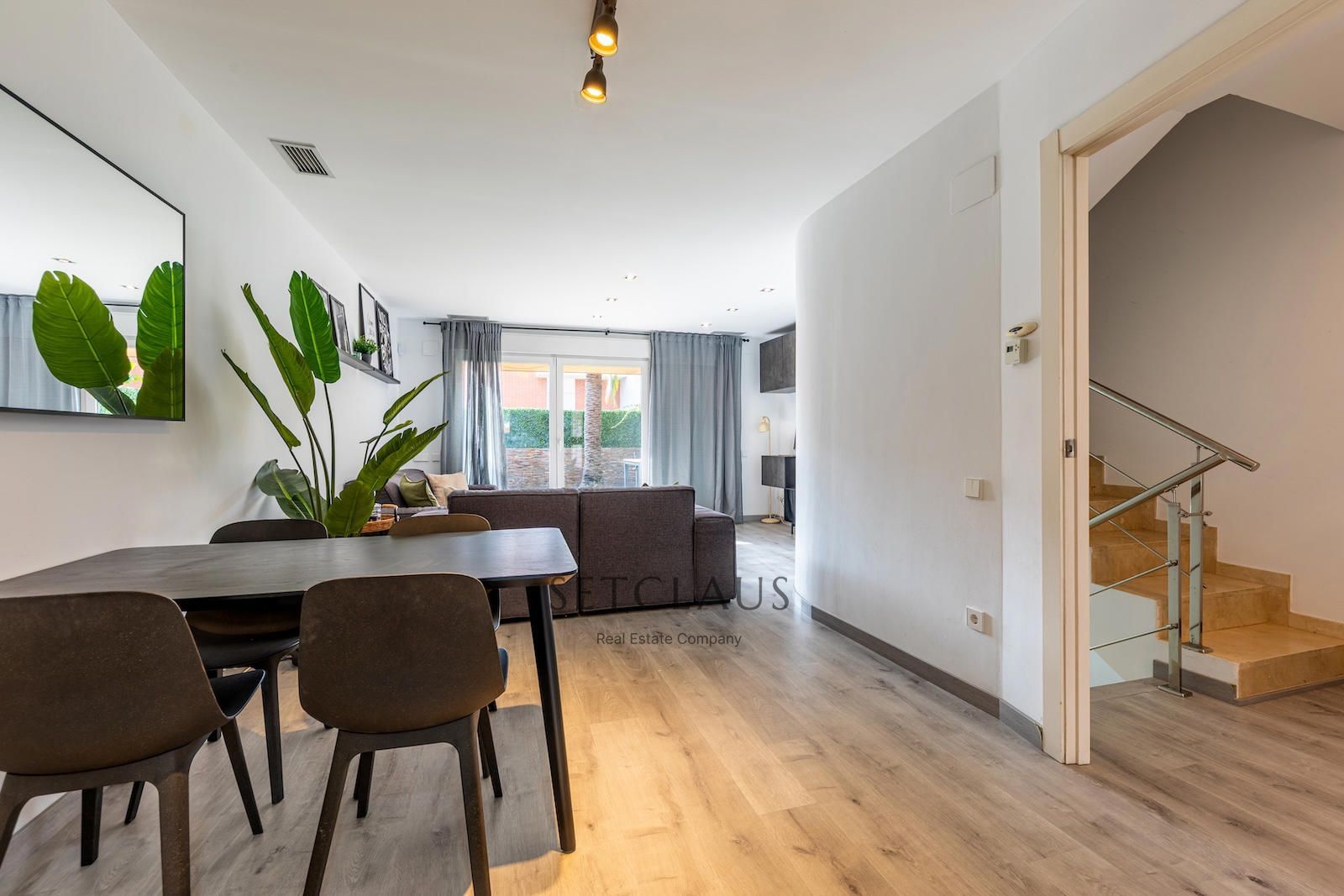 Comprar Adosado en Pla de Montgat con vistas al mar y jardín privado foto 7