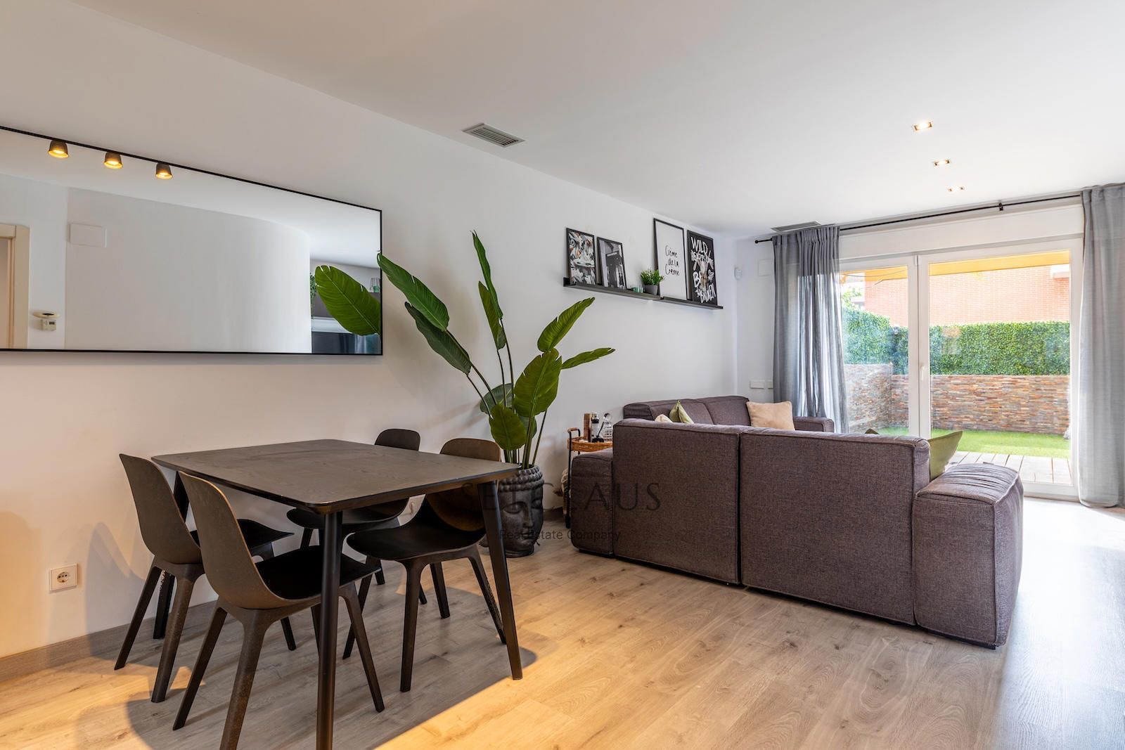 Comprar Adosado en Pla de Montgat con vistas al mar y jardín privado foto 8