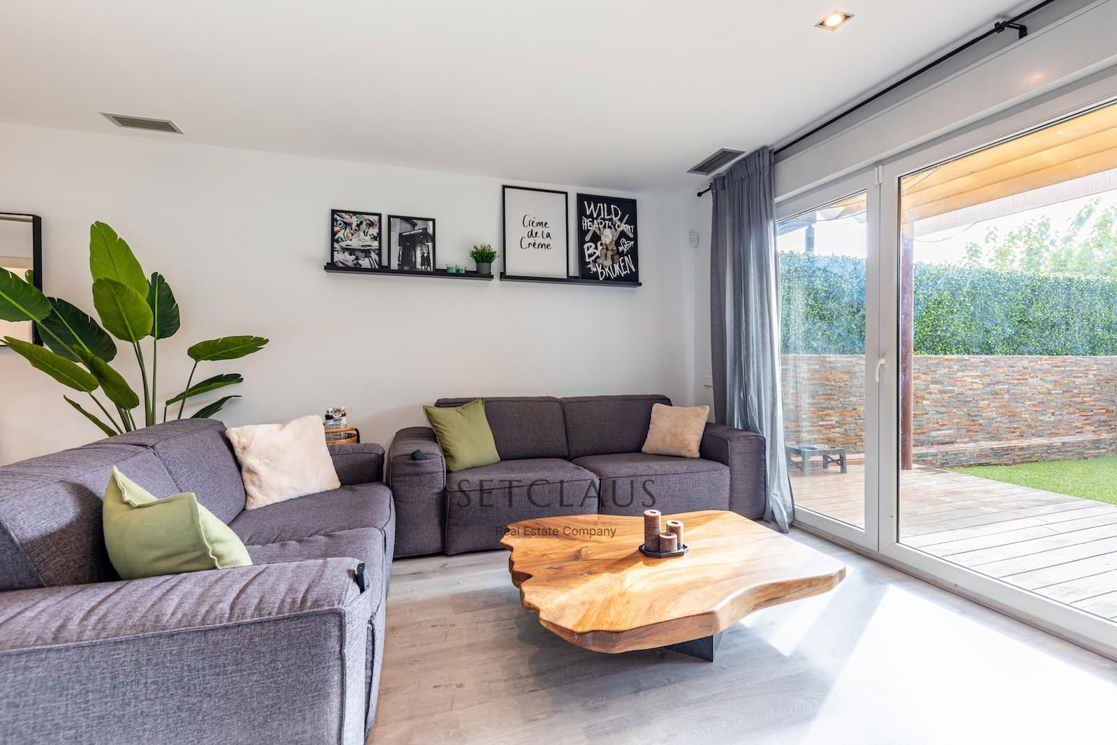 Comprar Adosado en Pla de Montgat con vistas al mar y jardín privado foto 10