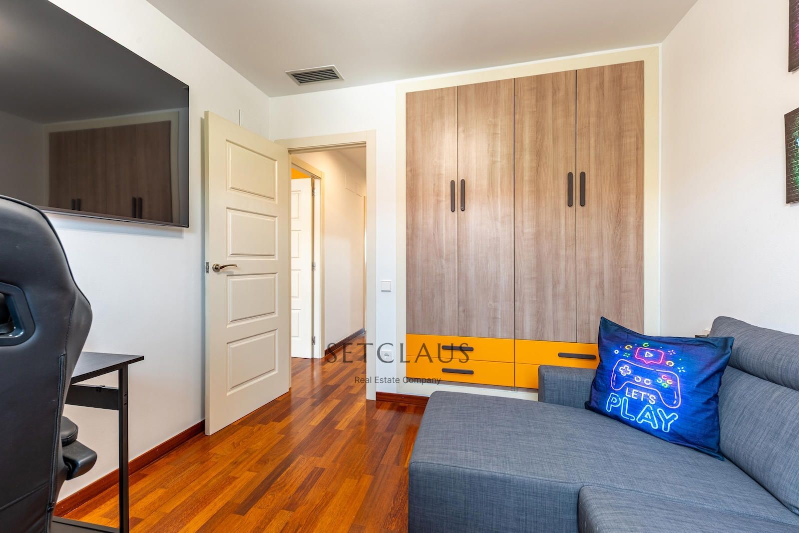 Comprar Adosado en Pla de Montgat con vistas al mar y jardín privado foto 18