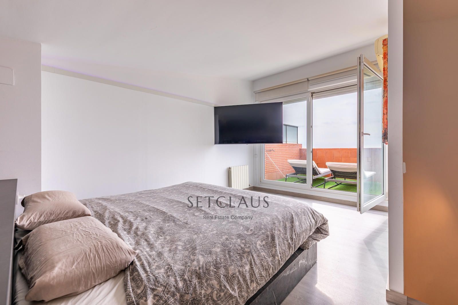 Comprar Adosado en Pla de Montgat con vistas al mar y jardín privado foto 28