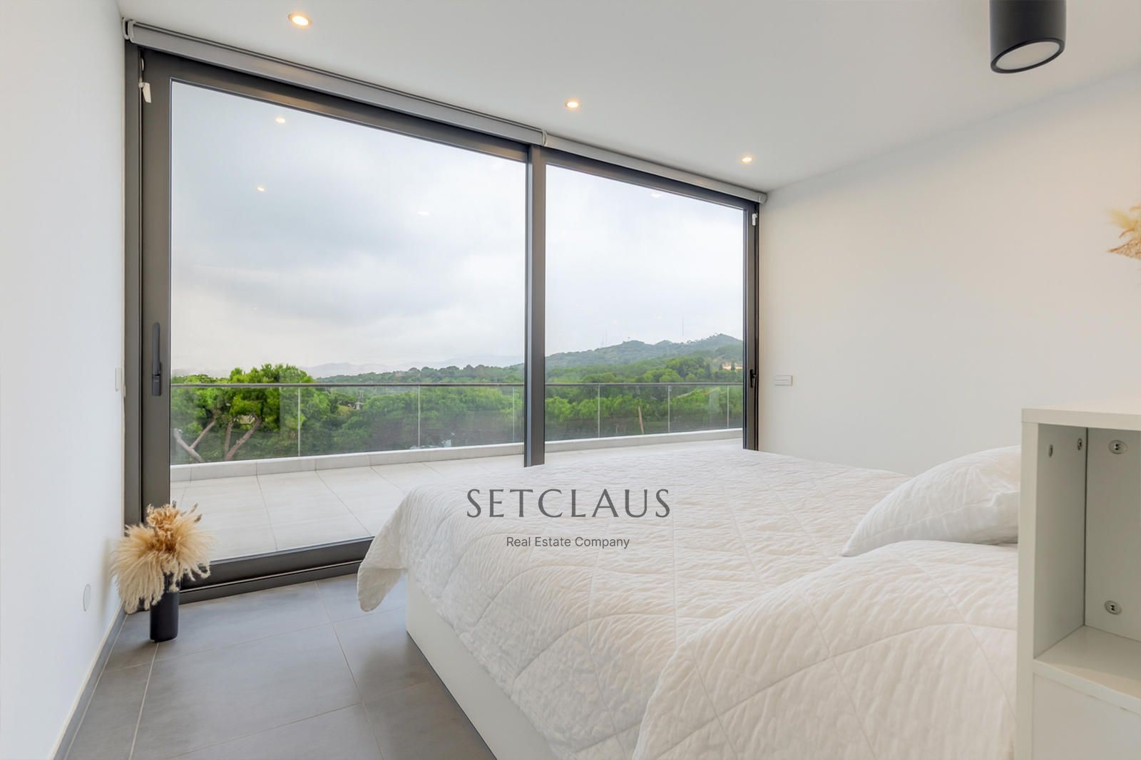 Comprar Impecable Chalet en Badalona, zona El Canyet, con piscina, placas solares y vistas panorámicas foto 29