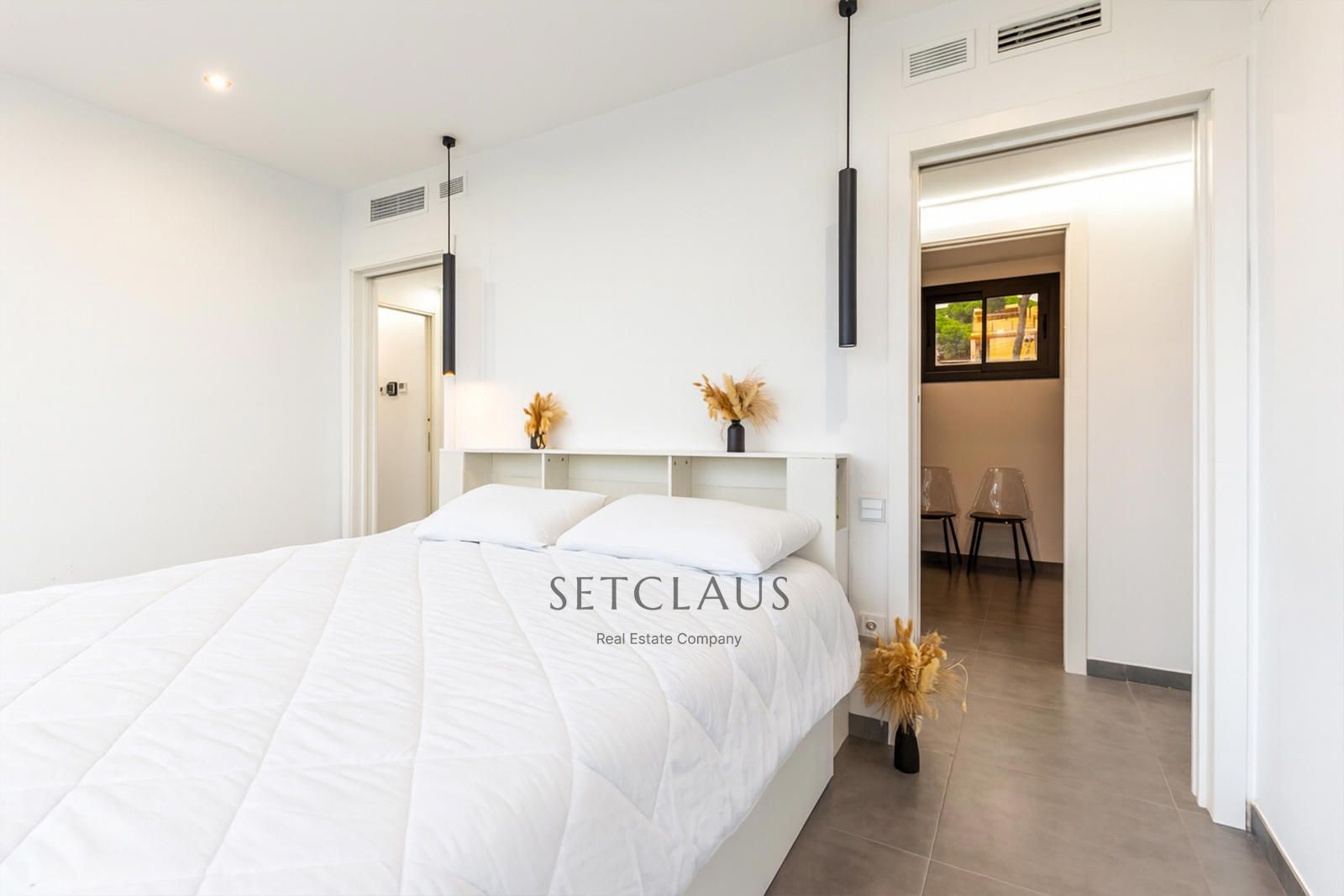 Comprar Impecable Chalet en Badalona, zona El Canyet, con piscina, placas solares y vistas panorámicas foto 30