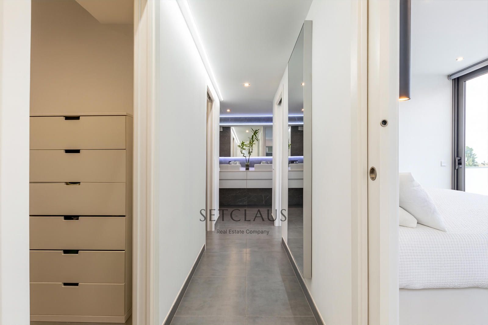 Comprar Impecable Chalet en Badalona, zona El Canyet, con piscina, placas solares y vistas panorámicas foto 36