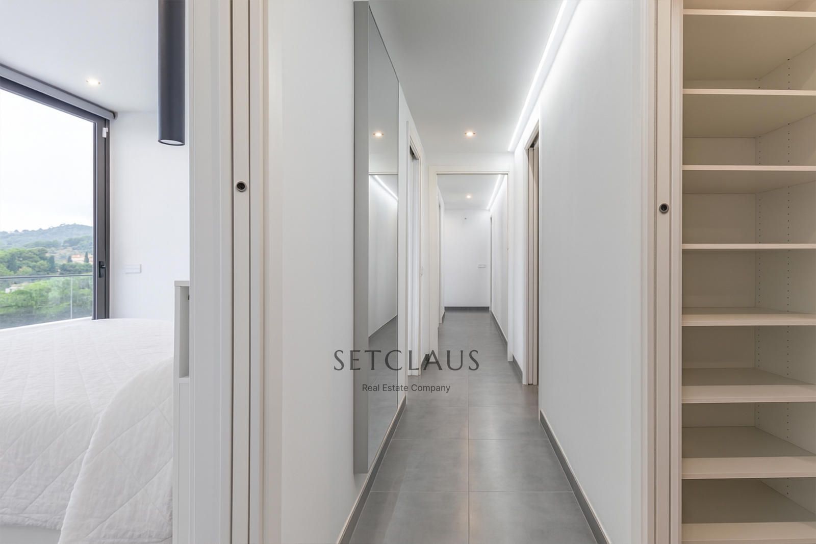 Comprar Impecable Chalet en Badalona, zona El Canyet, con piscina, placas solares y vistas panorámicas foto 37