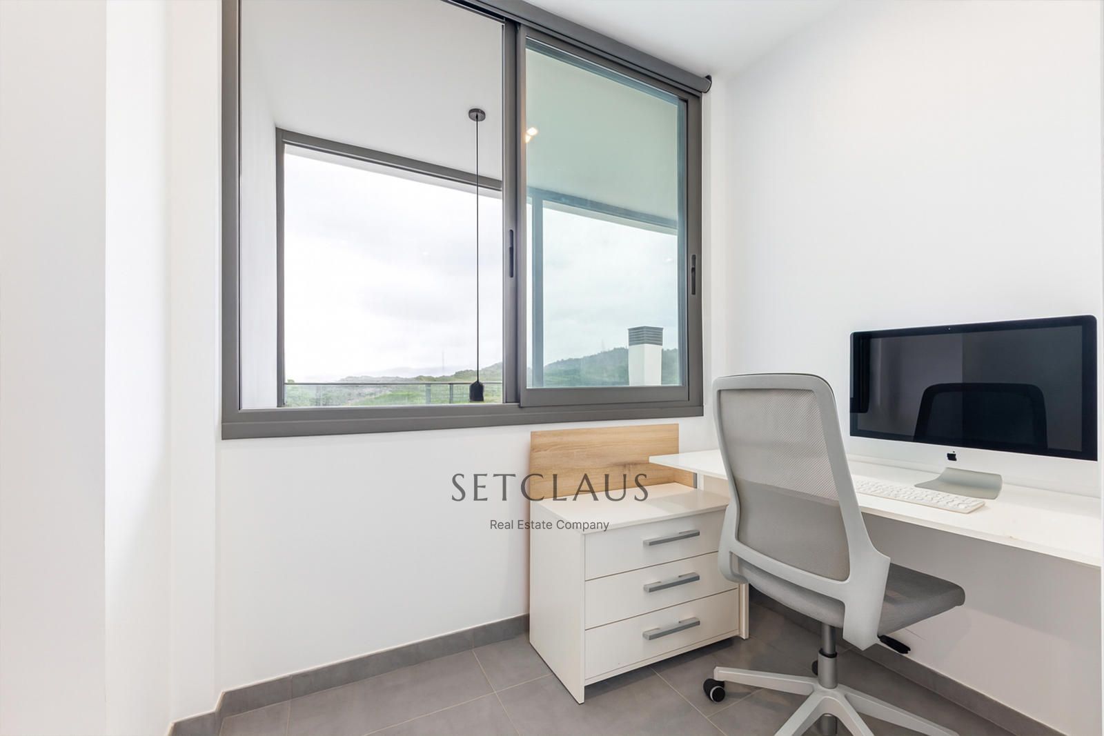 Comprar Impecable Chalet en Badalona, zona El Canyet, con piscina, placas solares y vistas panorámicas foto 42