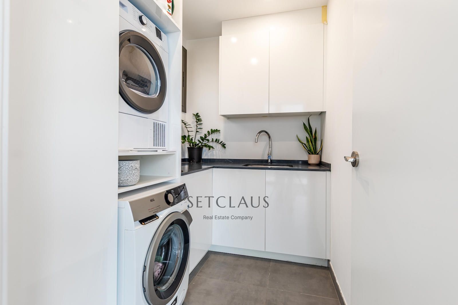 Comprar Impecable Chalet en Badalona, zona El Canyet, con piscina, placas solares y vistas panorámicas foto 59