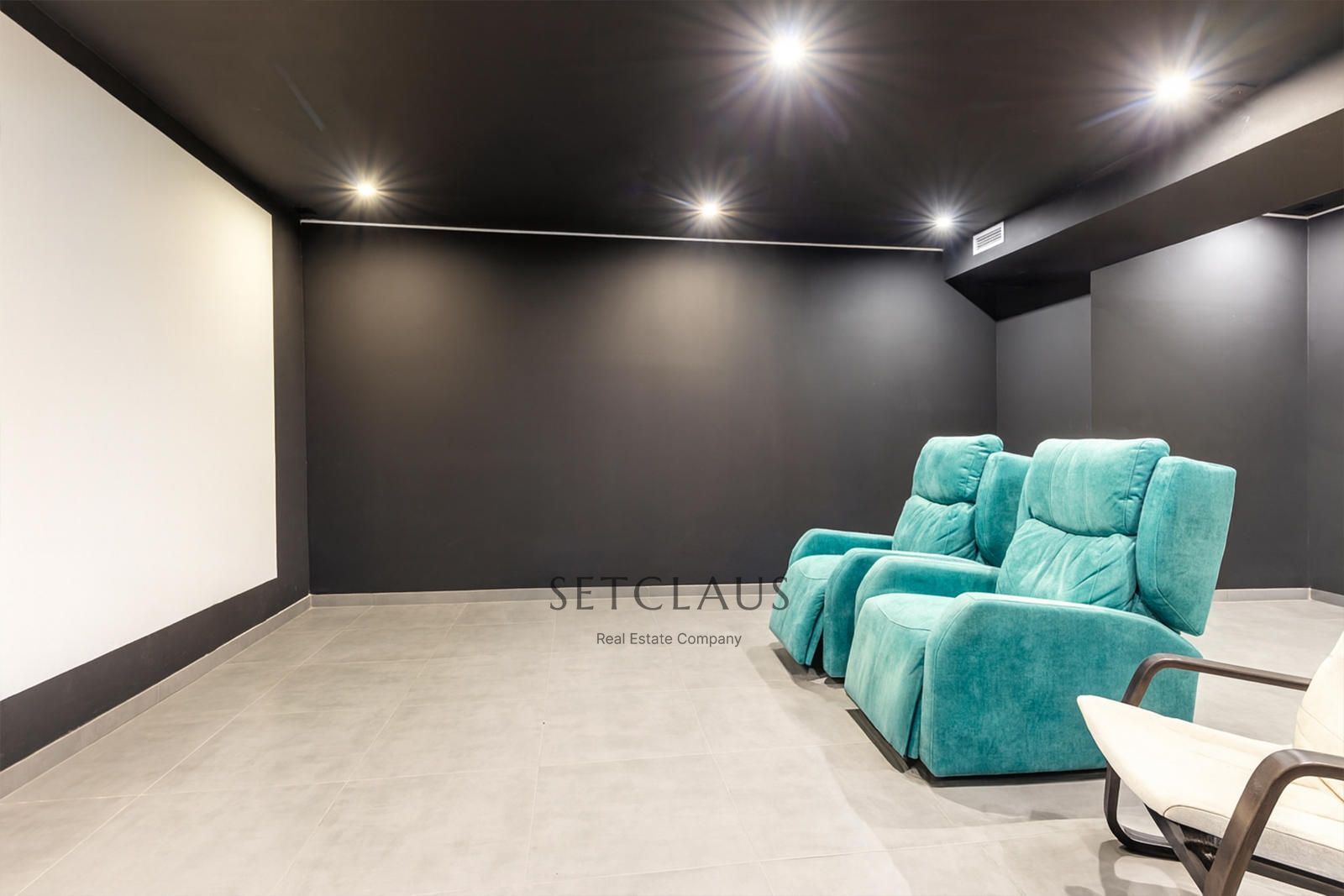 Comprar Impecable Chalet en Badalona, zona El Canyet, con piscina, placas solares y vistas panorámicas foto 46