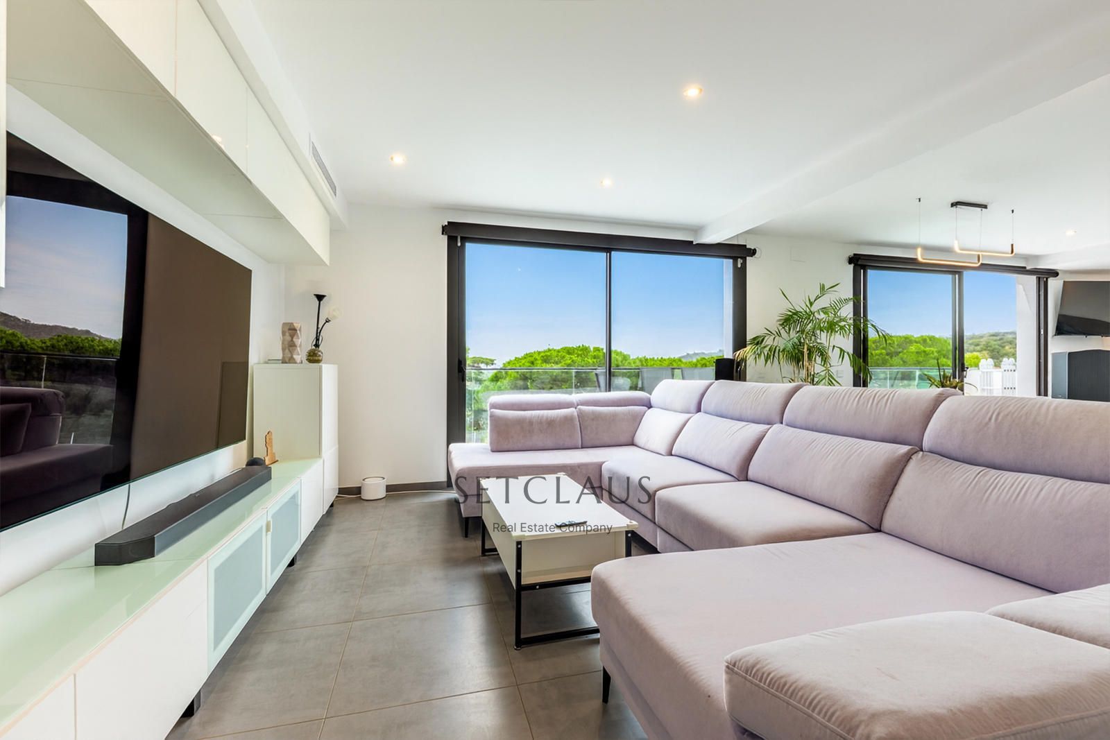 Comprar Impecable Chalet en Badalona, zona El Canyet, con piscina, placas solares y vistas panorámicas foto 18