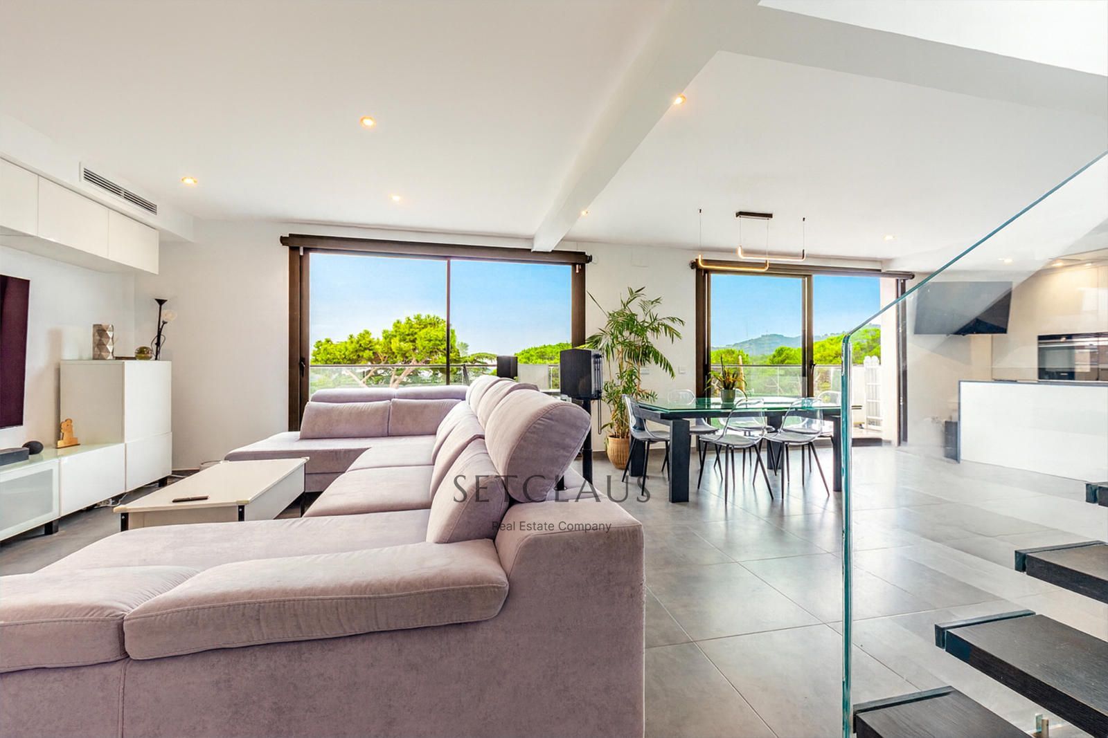 Comprar Impecable Chalet en Badalona, zona El Canyet, con piscina, placas solares y vistas panorámicas foto 19