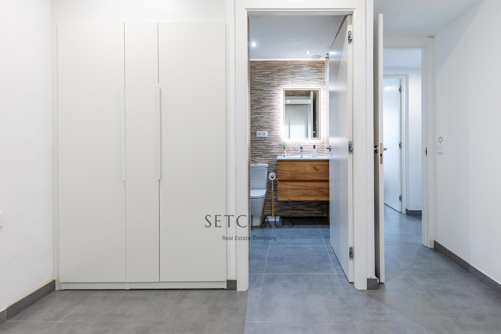 Comprar Impecable Chalet en Badalona, zona El Canyet, con piscina, placas solares y vistas panorámicas foto 50