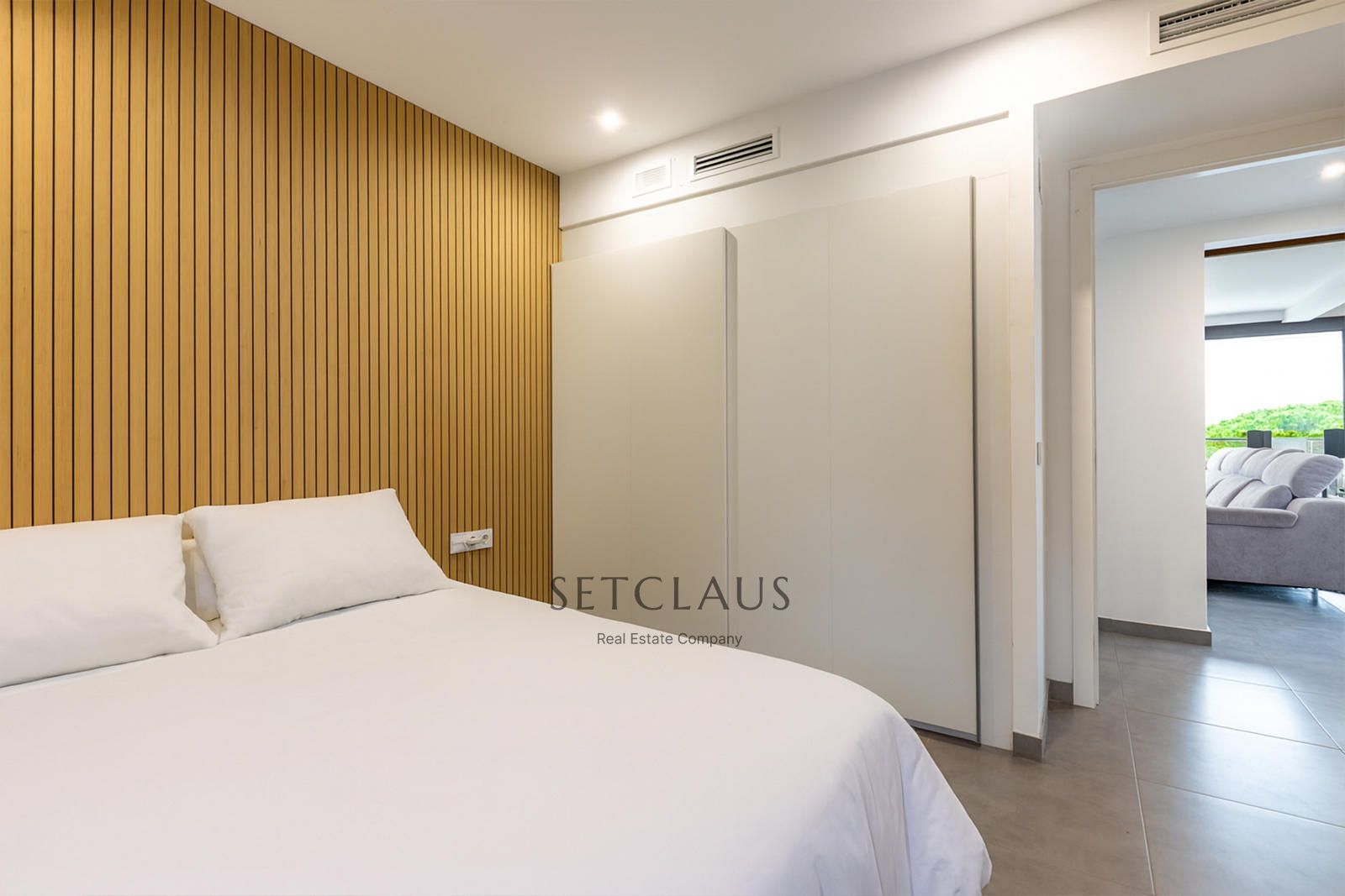 Comprar Impecable Chalet en Badalona, zona El Canyet, con piscina, placas solares y vistas panorámicas foto 39