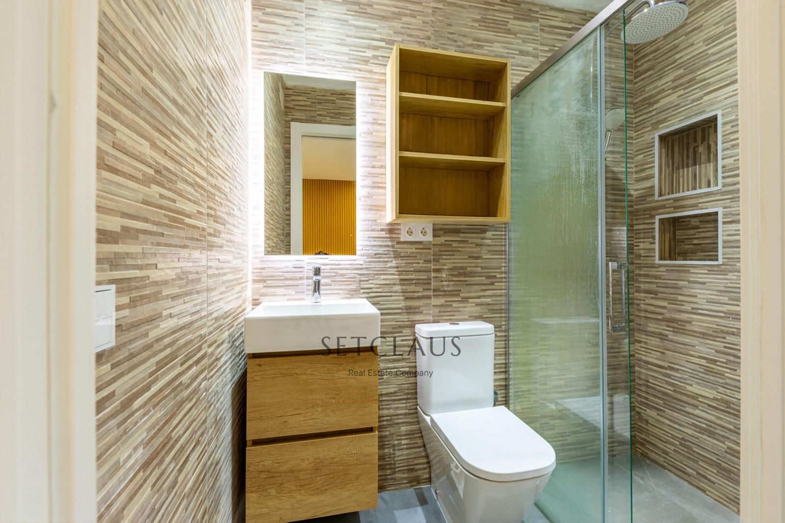 Comprar Impecable Chalet en Badalona, zona El Canyet, con piscina, placas solares y vistas panorámicas foto 53