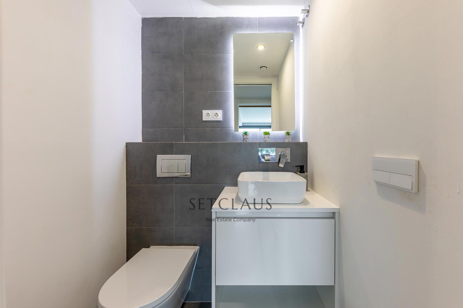 Comprar Impecable Chalet en Badalona, zona El Canyet, con piscina, placas solares y vistas panorámicas foto 54