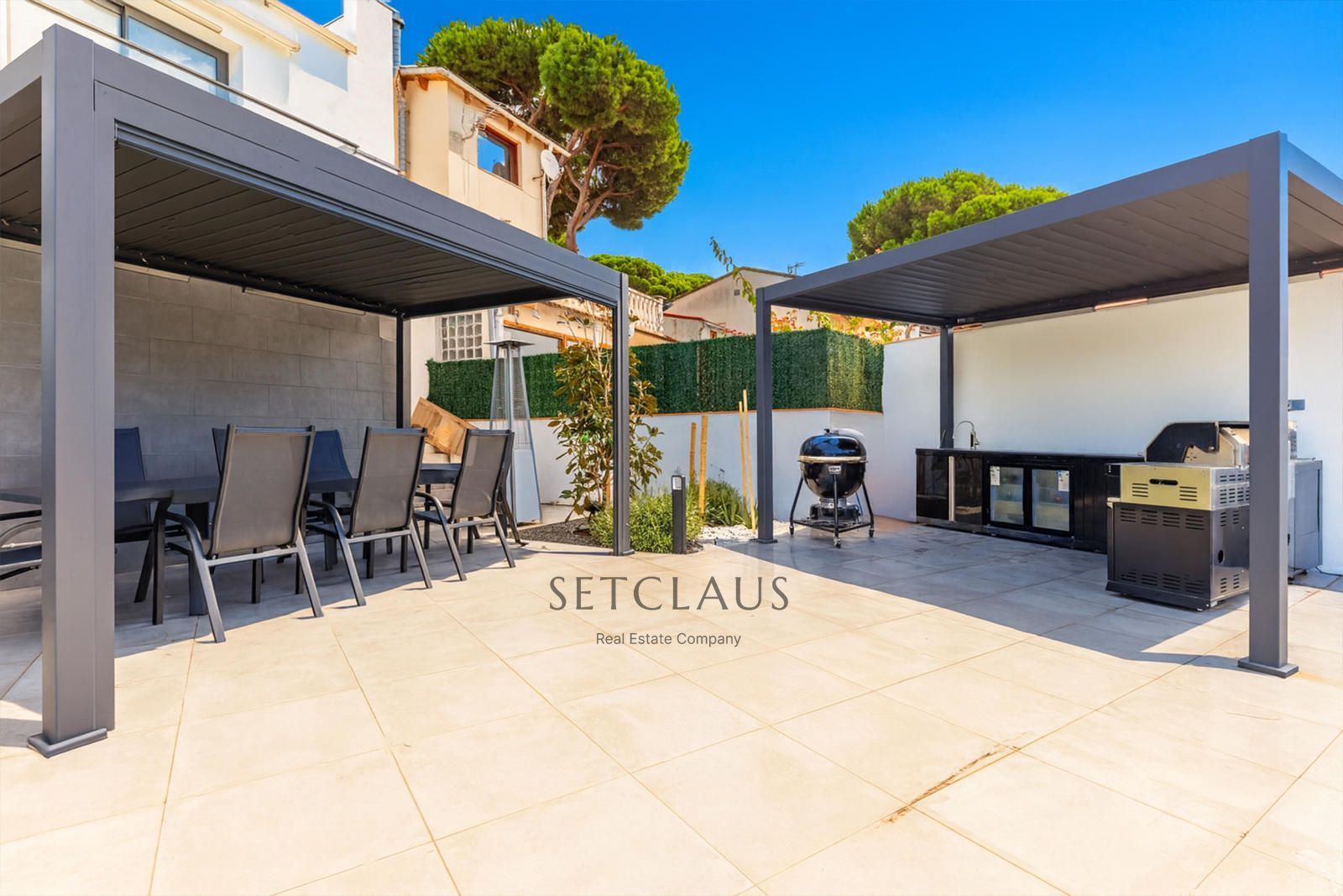 Comprar Impecable Chalet en Badalona, zona El Canyet, con piscina, placas solares y vistas panorámicas foto 6