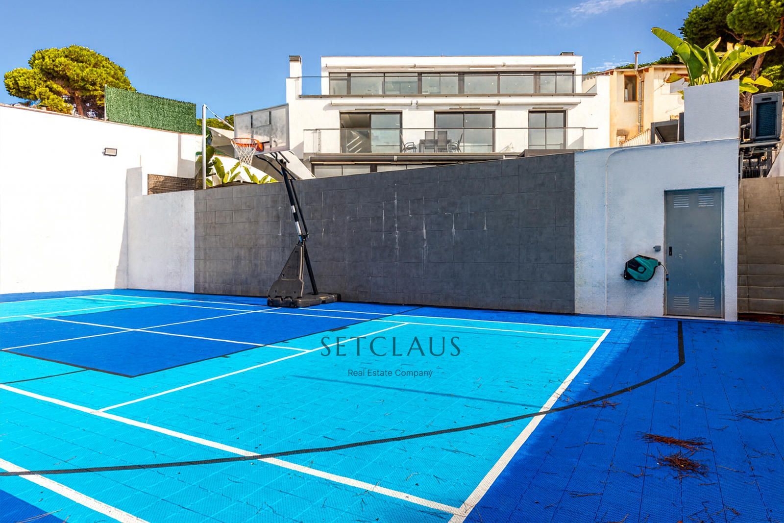 Comprar Impecable Chalet en Badalona, zona El Canyet, con piscina, placas solares y vistas panorámicas foto 57