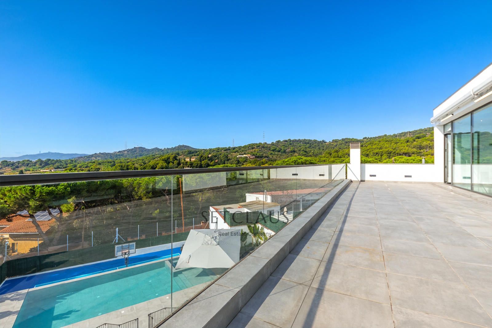 Comprar Impecable Chalet en Badalona, zona El Canyet, con piscina, placas solares y vistas panorámicas foto 7