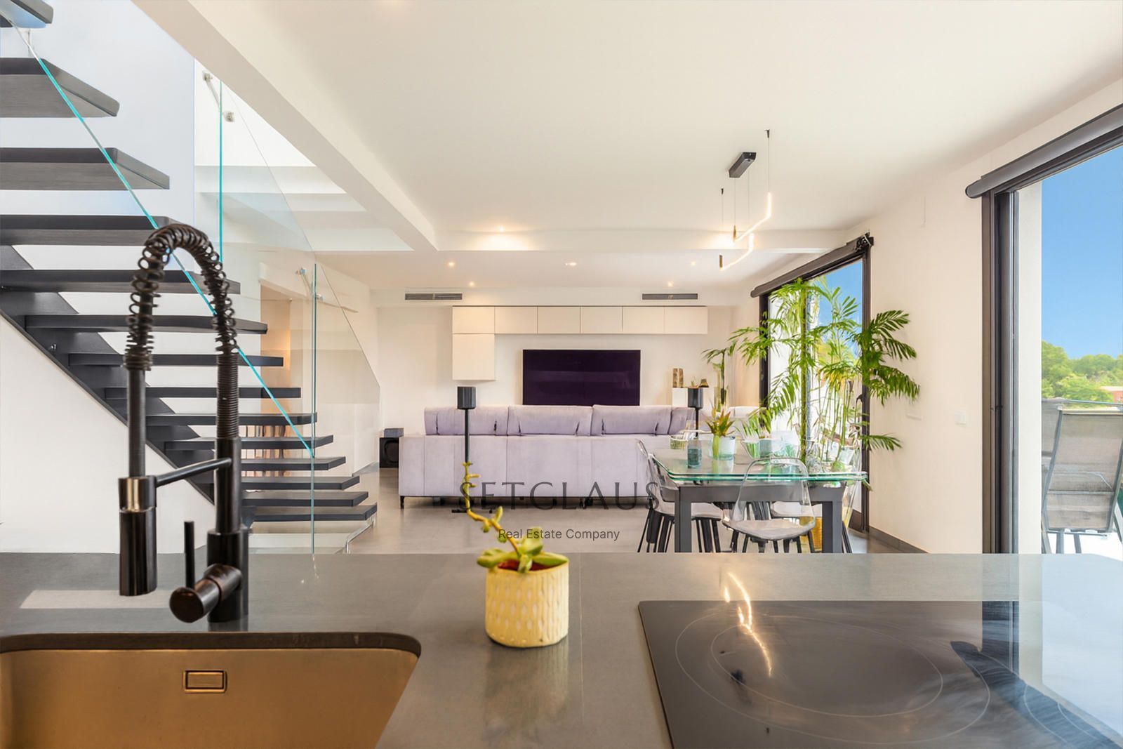 Comprar Impecable Chalet en Badalona, zona El Canyet, con piscina, placas solares y vistas panorámicas foto 24