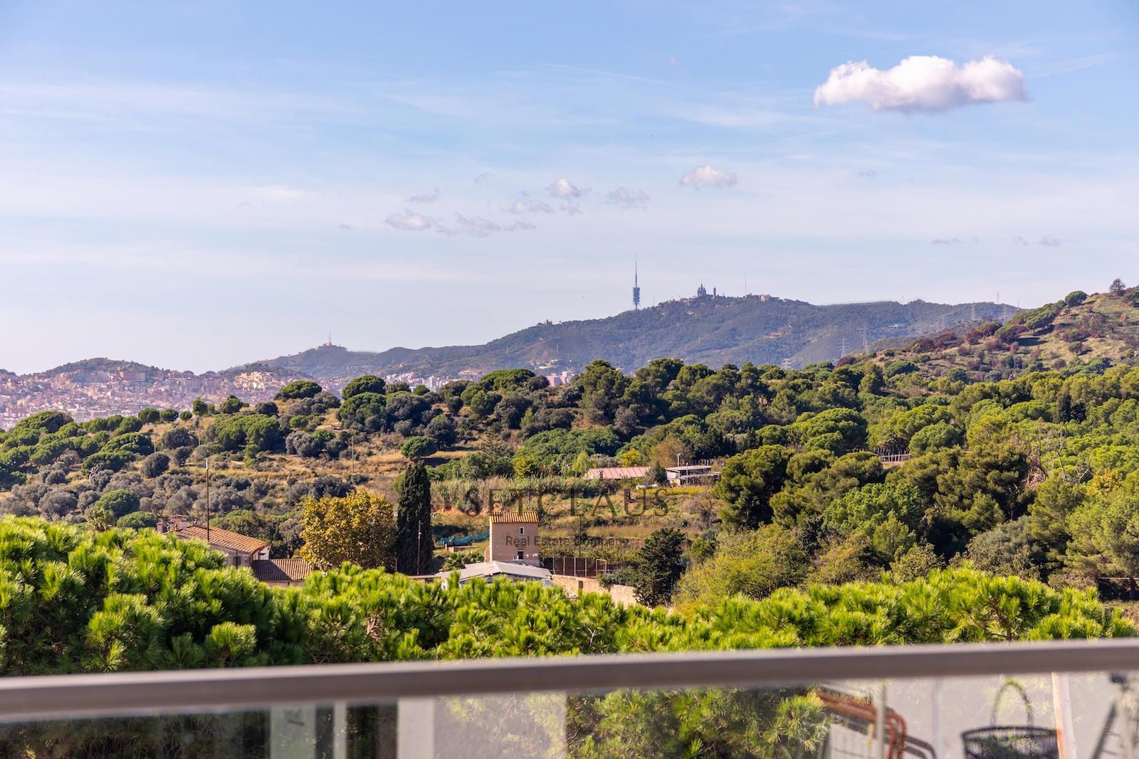 Comprar Impecable Chalet en Badalona, zona El Canyet, con piscina, placas solares y vistas panorámicas foto 11