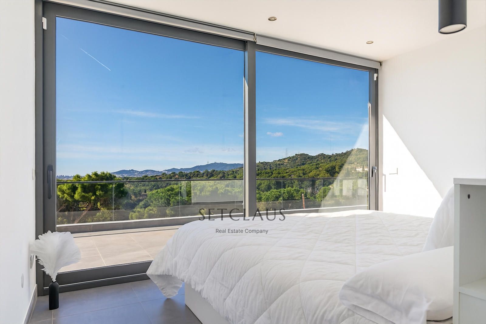 Comprar Impecable Chalet en Badalona, zona El Canyet, con piscina, placas solares y vistas panorámicas foto 28