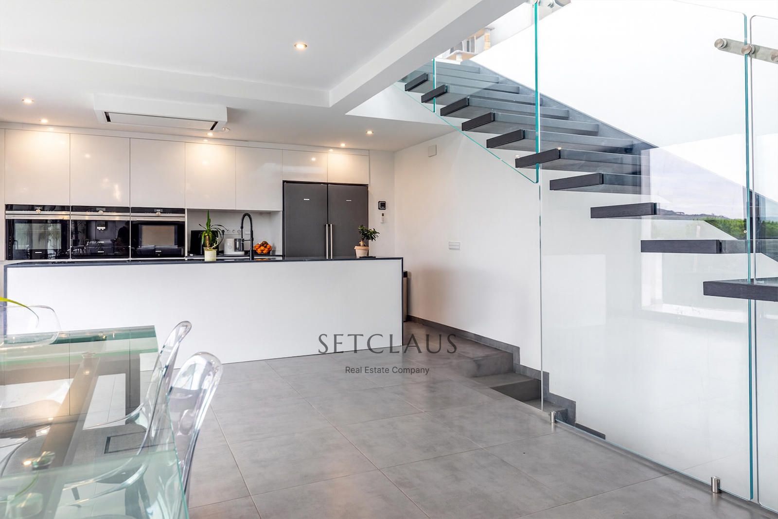 Comprar Impecable Chalet en Badalona, zona El Canyet, con piscina, placas solares y vistas panorámicas foto 23