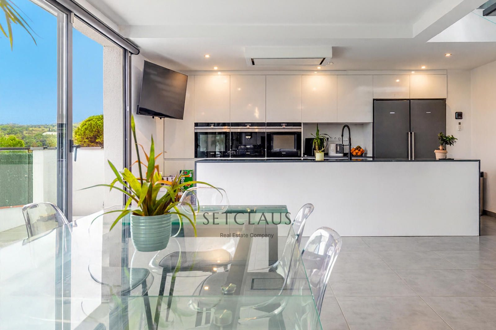 Comprar Impecable Chalet en Badalona, zona El Canyet, con piscina, placas solares y vistas panorámicas foto 21