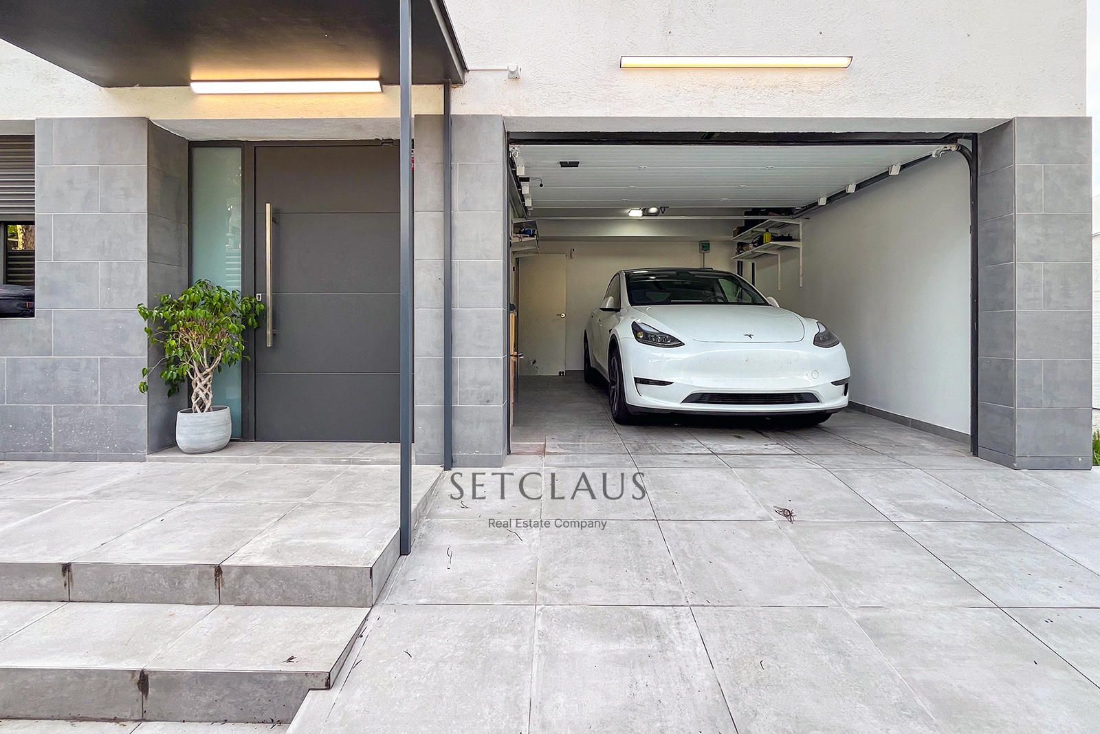 Comprar Impecable Chalet en Badalona, zona El Canyet, con piscina, placas solares y vistas panorámicas foto 58